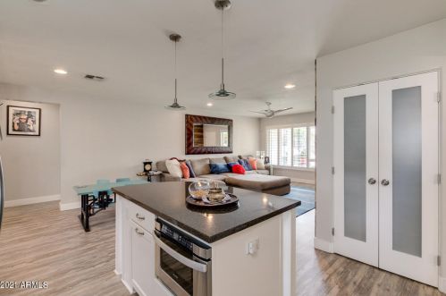 3340 Clarendon Ave, Phoenix AZ 85031-3140 exterior