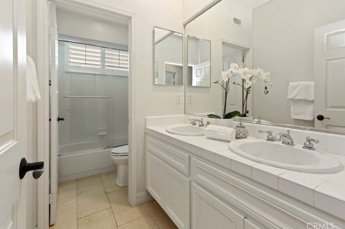 10 Hallwood, Irvine CA 92602-0944 exterior