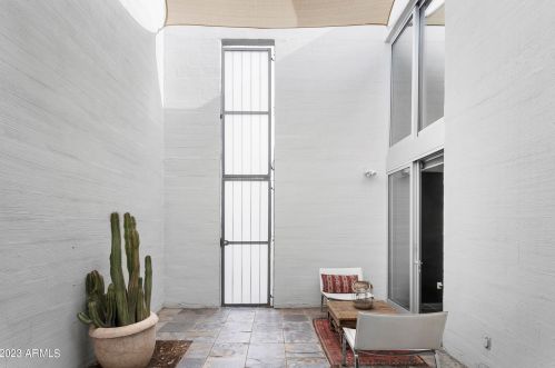 3241 Camelback Rd, Phoenix AZ 85033-1455 exterior