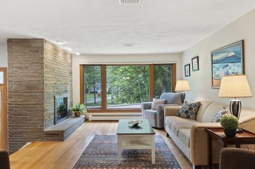 176 Woodland Rd, Southborough MA  01772-2035 exterior