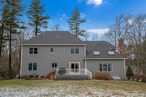 1 Belmont Ln, North Reading MA 01864-2329 exterior