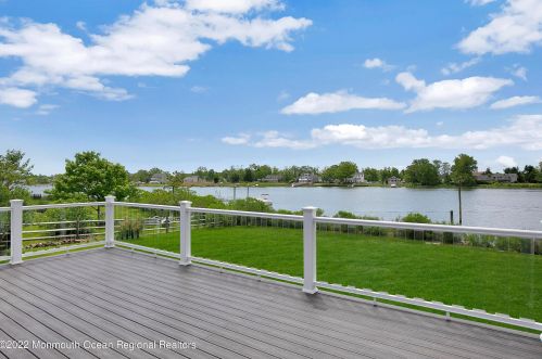 56 Rivers Edge Dr, Little Silver NJ 07739-1706 exterior