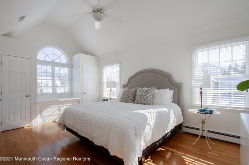 33 Sunnycrest Dr, Little Silver NJ 07739-1126 exterior