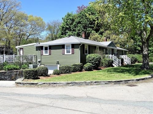 11 Rhodes Cir, Hingham MA 02043-1529 exterior