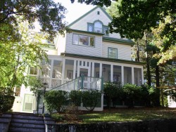 21 Rockledge Rd, Newton, MA 02461-1818