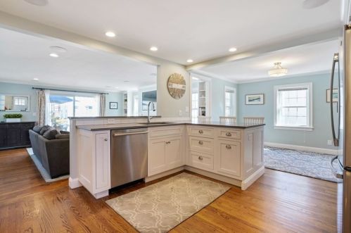 58 Taylor Ave, Dedham MA 02026-5104 exterior