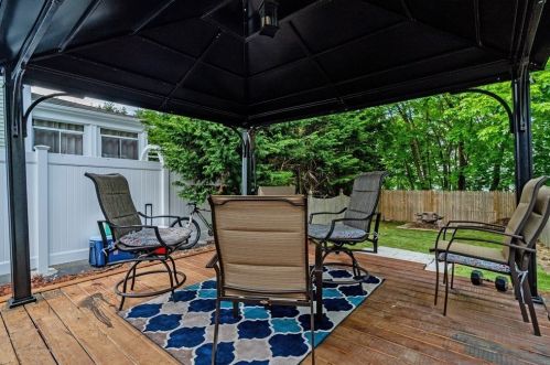 98 Bay Vw Ave, Quincy MA 02169-3101 exterior