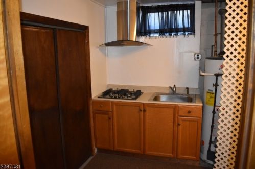 421 Un Ave, Belleville NJ 07109-1609 exterior