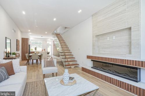 1520 Mckean St, Philadelphia, PA 19145-3006