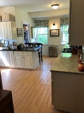 135 South St, Hingham MA 02043-2423 exterior