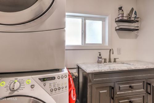 1819 45th St, Phoenix AZ 85032-2387 exterior