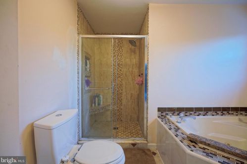 128 Betsy Ross Way, West Deptford NJ 08096-6872 exterior