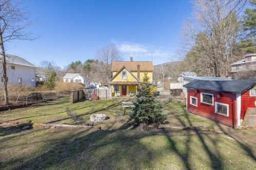 17 Pleasant St, Montgomery MA 01085-3719 exterior