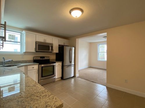 12 Lyon St, Worcester MA 01604-3622 exterior