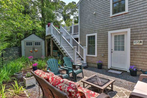 2 Uncle Zlotis Rd, Chatham MA 02633-1595 exterior