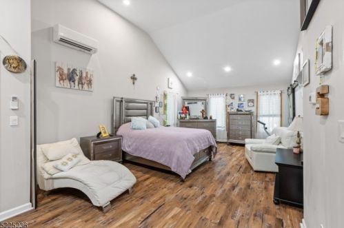 240 Skyline Lake Dr, Skyline Lakes NJ  07456-1959 exterior