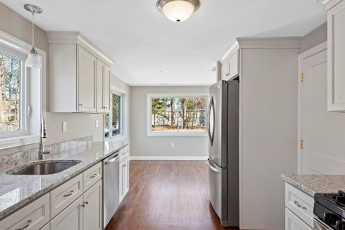 25 Eames St, North Reading MA  01864-2117 exterior