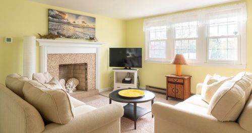 49 Toms Way, Chatham MA 02633-1056 exterior