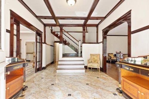 215 Ave, Weston MA 02493-1908 exterior