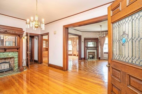 193 Broadway, Taunton MA 02780-1811 exterior