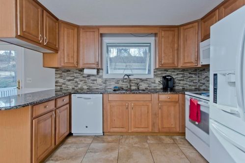 85 Chestnut Ln, Agawam, MA 01001-3509