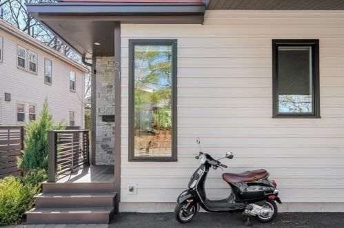 21 Cotter Rd, Newton MA  02468-1035 exterior