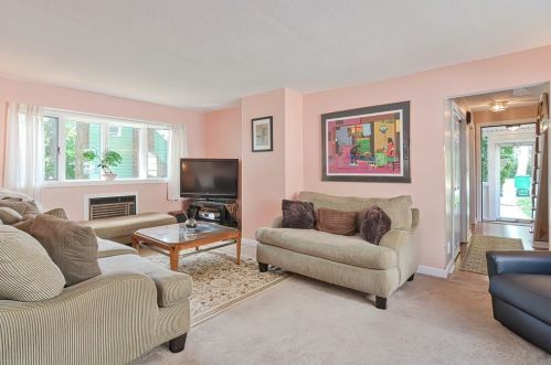 208 Cherry St, Newton MA 02465-1246 exterior