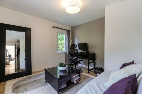 51 Gln Ave, Newton MA 02459-2048 exterior