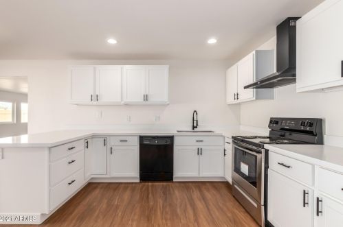 3702 El Camino Dr, Phoenix AZ 85051-4626 exterior