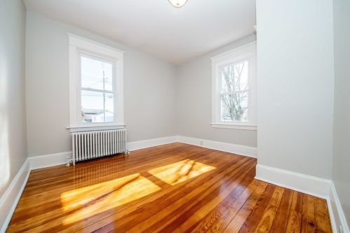 527 Oliver St, New Bedford MA  02745-1435 exterior