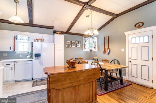 1037 Salem Ave, West Deptford NJ 08096-6062 exterior