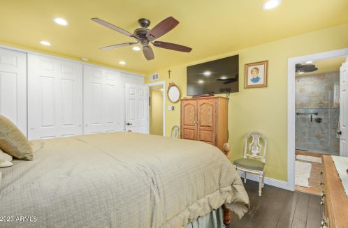 4210 Country Gables Dr, Phoenix AZ 85053-4528 exterior