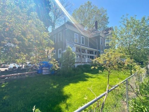 73 Tremont St, Taunton MA 02780-3083 exterior