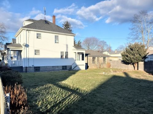 18 Florence St, New Bedford, MA 02740-2526