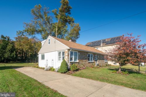 9618 Dungan Rd, Philadelphia, PA 19115-3812