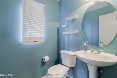 7233 39 Way, Phoenix AZ 85050-5428 exterior