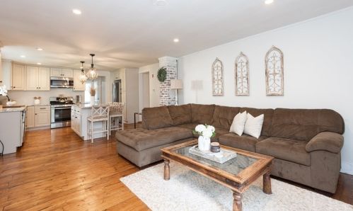 2 Lee Rd, North Reading MA 01864-3314 exterior