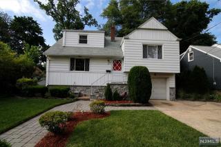 43 Berwyn Pl, Bergenfield, NJ 07621-1105
