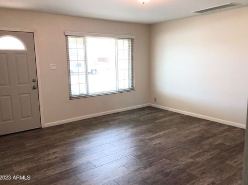 5049 21st St, Phoenix, AZ 85040-2521