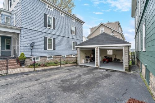 138 Oliver St, Fall River MA 02724-2918 exterior