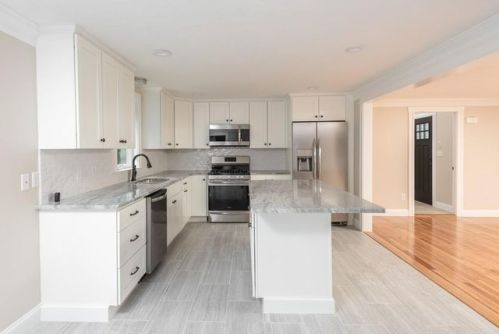 48 Shallow Pond Ln, Plymouth, MA 02360-1660