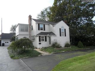 1428 Parkwood Rd, Cleveland, OH 44107-4718
