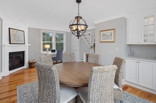 56 Elm St, Hingham MA 02043-2431 exterior