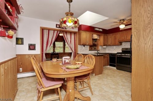 17 Russell Rd, Skyline Lakes NJ 07456-2230 exterior