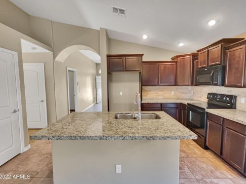 5521 27 Dr, Phoenix AZ 85045-2210 exterior