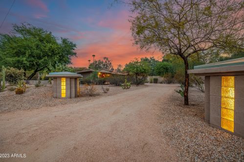 9849 36th St, Phoenix, AZ 85028-3940