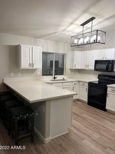 3041 Blackhawk Dr, Phoenix AZ 85050-4821 exterior