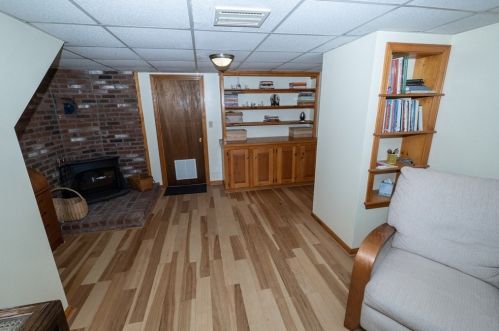 12 Robins St, East Bridgewater MA 02333-2534 exterior