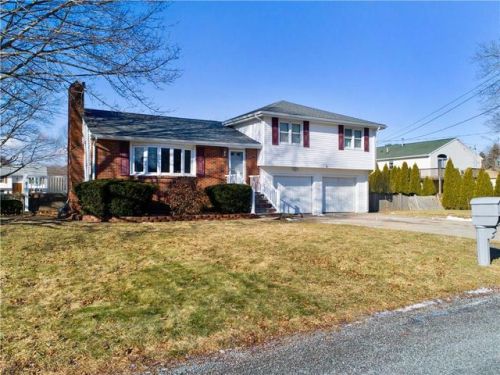 69 Hull St, Seekonk MA  02771-5509 exterior