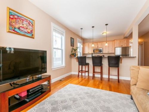 24 Swan Pl, Arlington MA  02476-6512 exterior